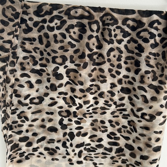 Leopard print scarf - Picture 3 of 3